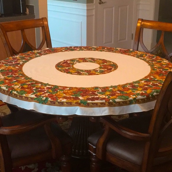 🍁 Fall Tablecloth - Picture 2 of 6